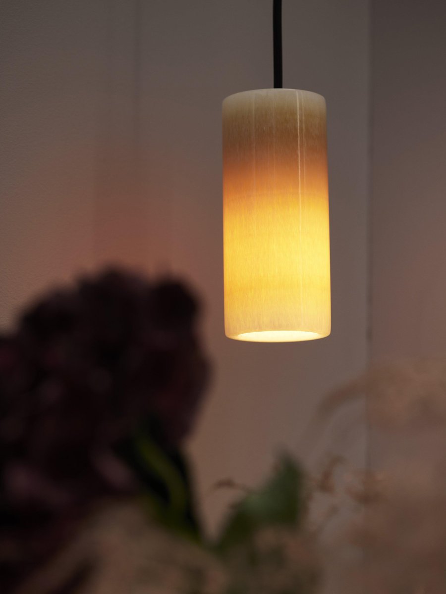 Lucie Ø7 Natur vinduslampe Fra PR Home - Siden marmor er et naturlig materiale, er ikke m&oslash;nstrene helt like for hver lampe.