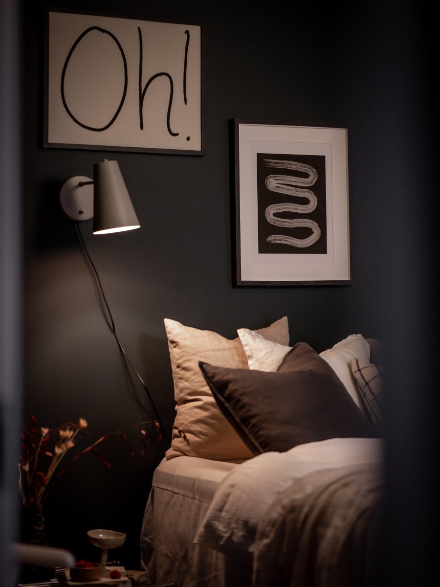 Cornet 26cm Beige vegglampe Fra PR Home - Kornett vegglampe i metall med matt beige lakk og detaljer i krom.