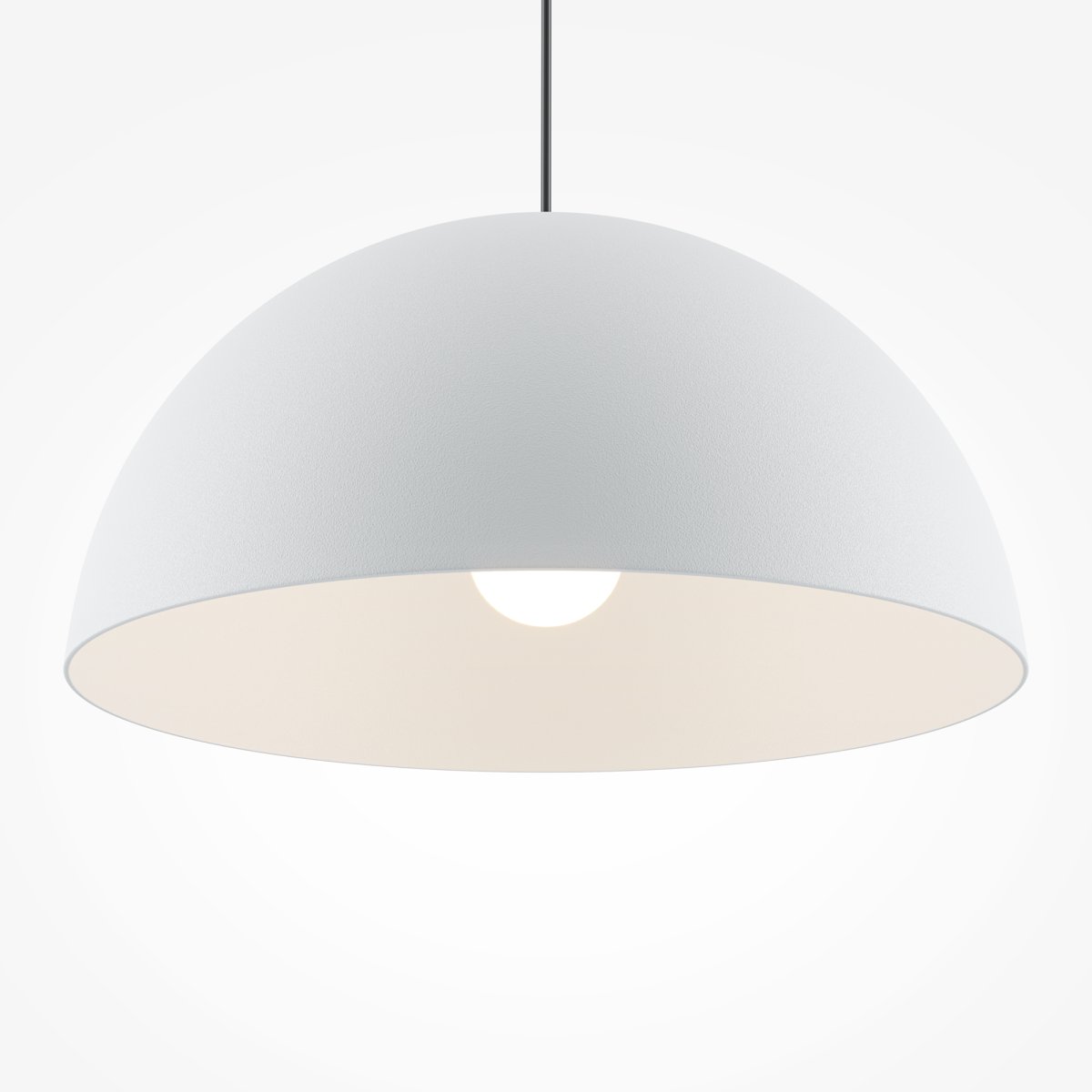 Basic colors Ø35 Hvit Taklampe Fra Maytoni - Med sin skygge formet som en halvmåne i en elegant nøytral farge, sprer den et rettet, behagelig lys som skaper en moderne og harmonisk atmosfære.