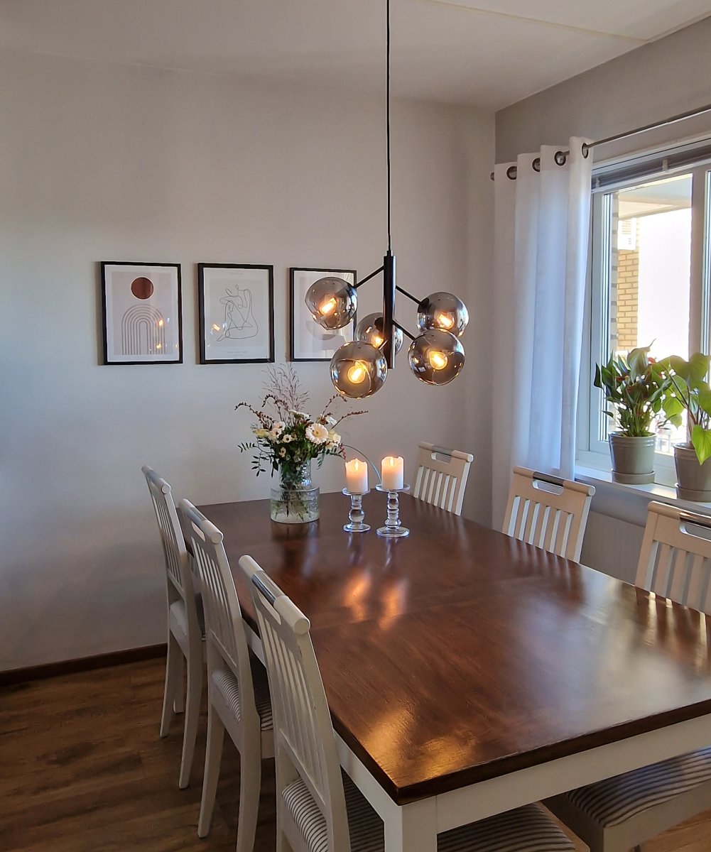 Atom Ø48 Røykfarget Taklampe Fra Aneta Lighting - Atom er et moderne anheng med elegant design av svartlakkert metall.