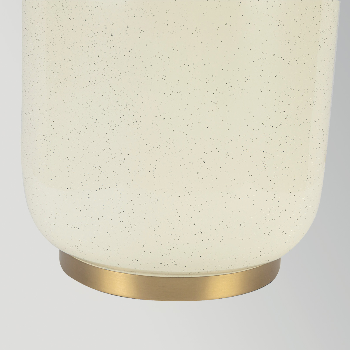 Crosby 70cm Kremhvit bordlampe Fra Elstead Lighting - Designet er inspirert av klassiske parasoller og kompletteres av en hvelvet lampeskjerm i tynt, lett stoff.