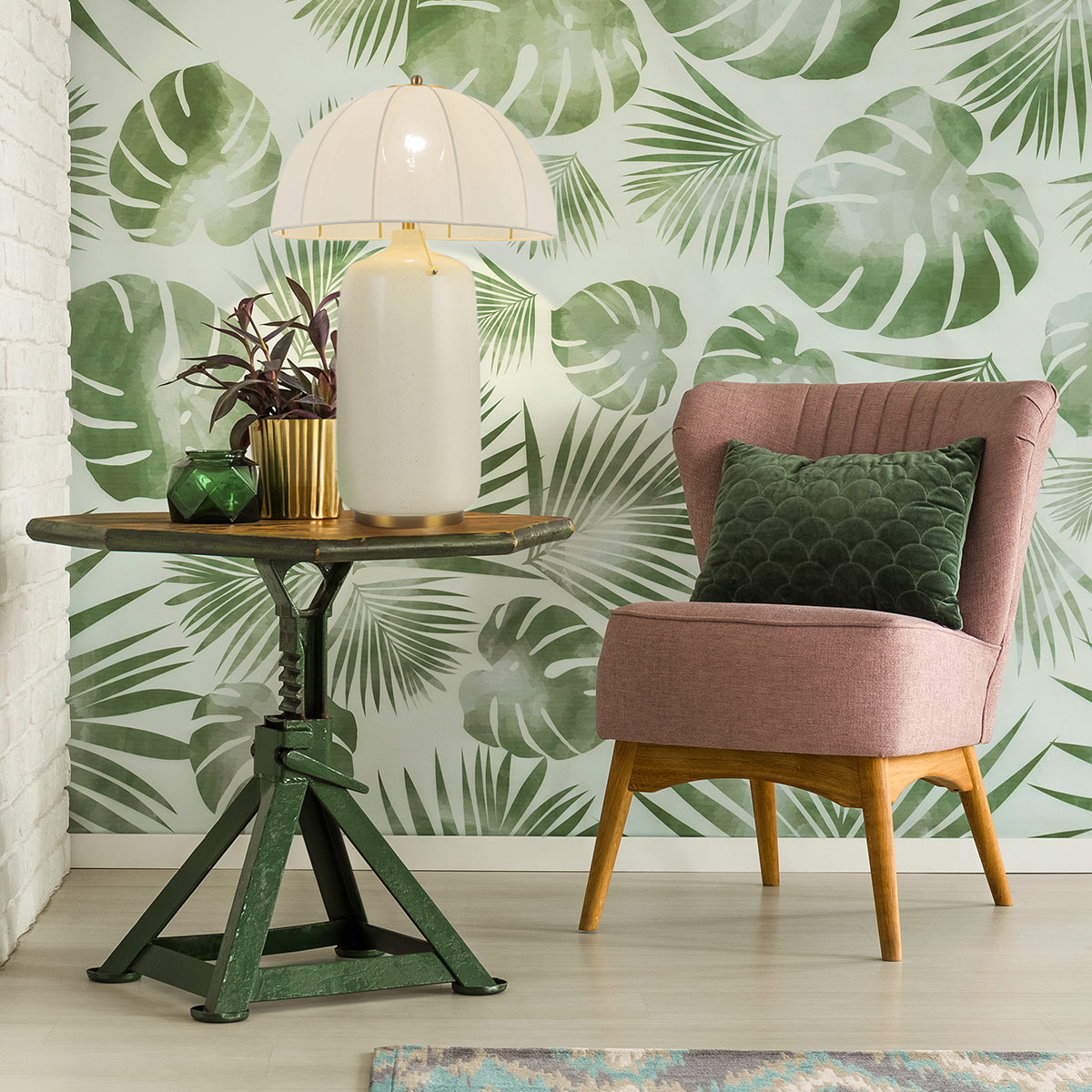 Crosby 70cm Kremhvit bordlampe Fra Elstead Lighting - Designet er inspirert av klassiske parasoller og kompletteres av en hvelvet lampeskjerm i tynt, lett stoff.
