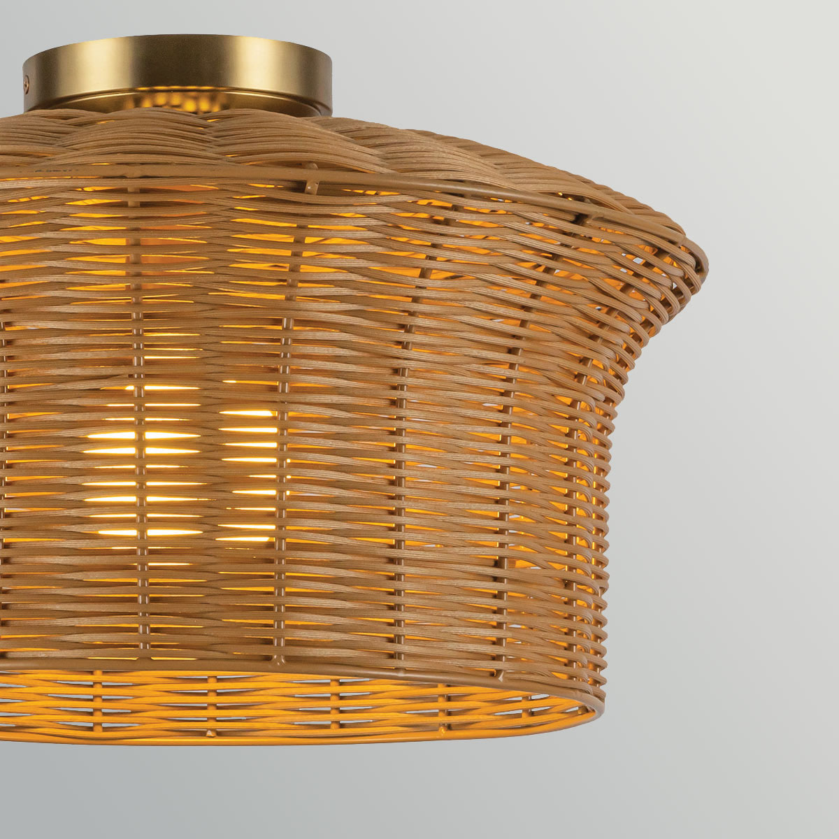 Kai Ø40 Natur plafond Fra Elstead Lighting - Kai er en dekorativ taklampe som kombinerer metall med en rottingskjerm i kurv.