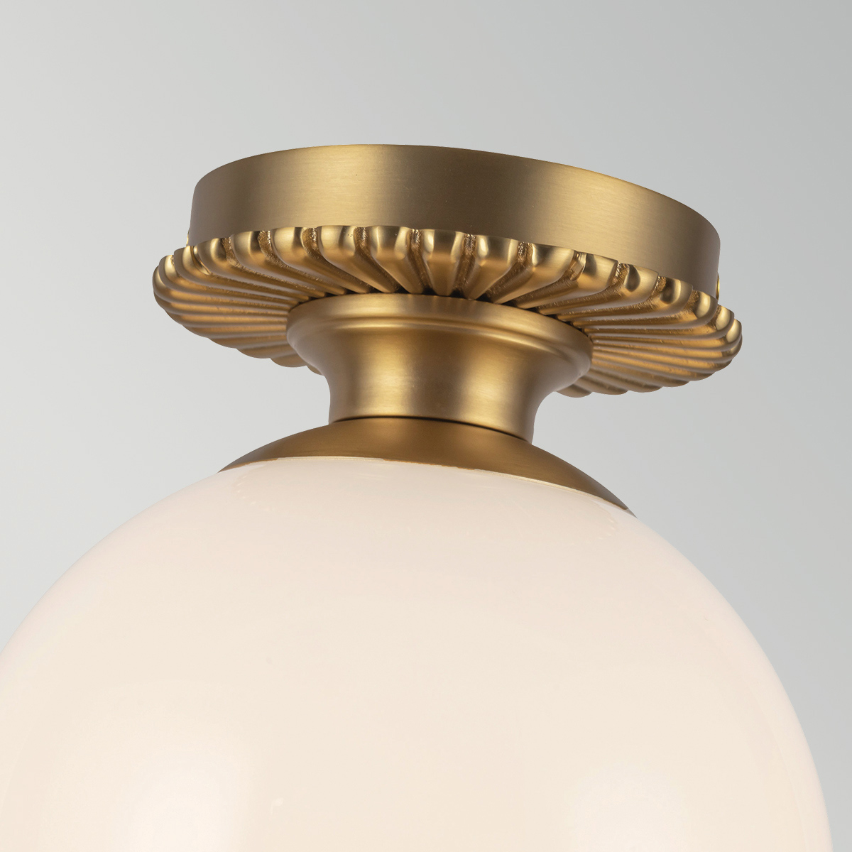 Otis Ø20 Børstet gull baderomslampe Fra Elstead Lighting - Otis er en dekorativ taklampe med myke former og fine detaljer.
