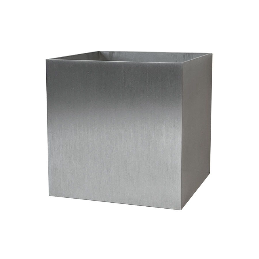 Alu Box 12cm Aluminium vegglampe Fra Lampan - Det unike designet skaper et vakkert opp- og nedlys som faller mykt mot veggen og gir rommet en hyggelig og innbydende atmosf&aelig;re.