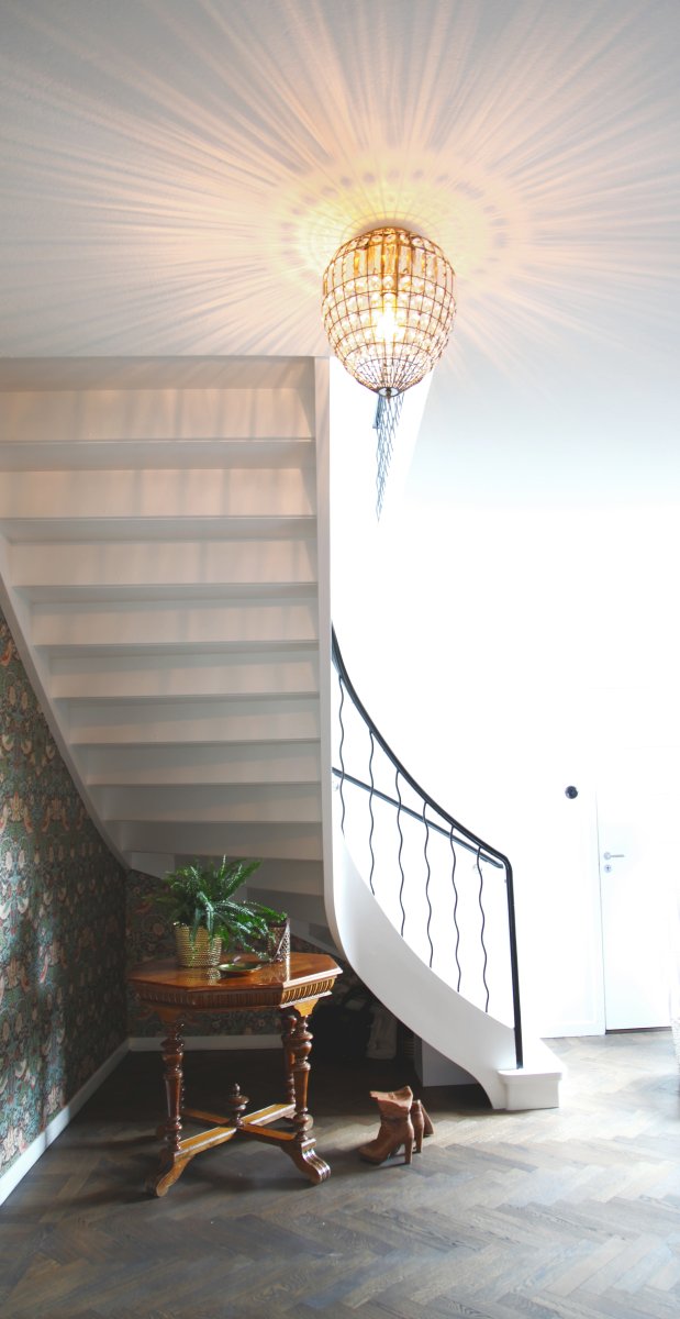 Amadeus Ø30 Antikk plafond Fra By Rydéns - Fordelen med tak er at de tar mindre plass og dermed passer godt inn i for eksempel en hall eller et rom med mindre plass eller lavt tak.