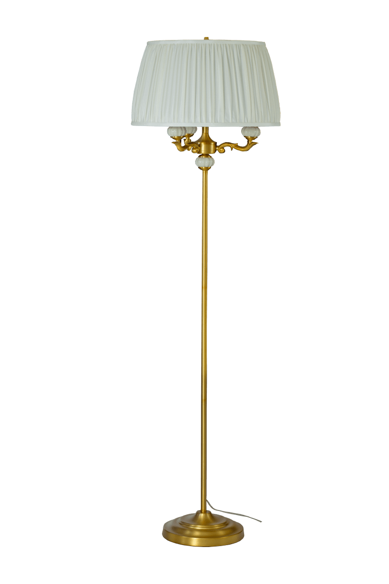 Toulouse Gull gulvlampe Fra Aneta Lighting - Toulouse-gulvlampen har et klassisk og elegant uttrykk med dekorative detaljer og en vakker gullfinish.