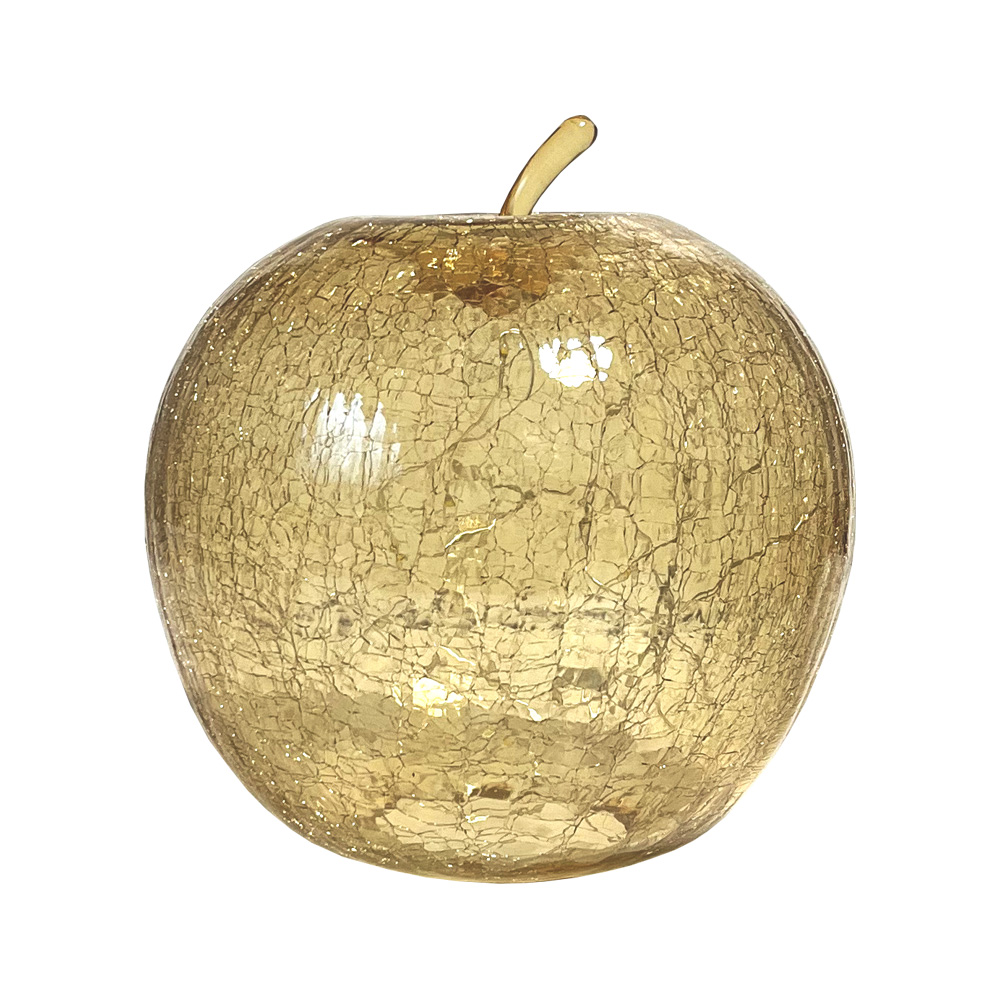 Äpple 22cm Beige bordlampe Fra Pixie Design - Den er utstyrt med en timer og en praktisk 5-trinns dimmer for &aring; justere lyset etter behov, noe som gj&oslash;r den perfekt for b&aring;de arbeidsbelysning og koselig kveldsbelysning.