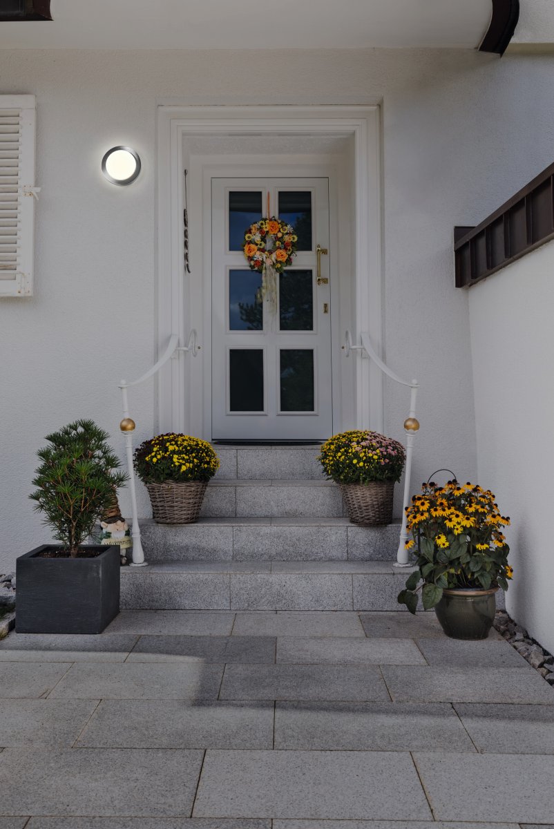 Disc Stål utendørslampe Fra Osram - Disc &auml;r en innovativ och stilfull fasadlampa som ger b&aring;de funktion och elegans till din entr&eacute; eller uteplats.