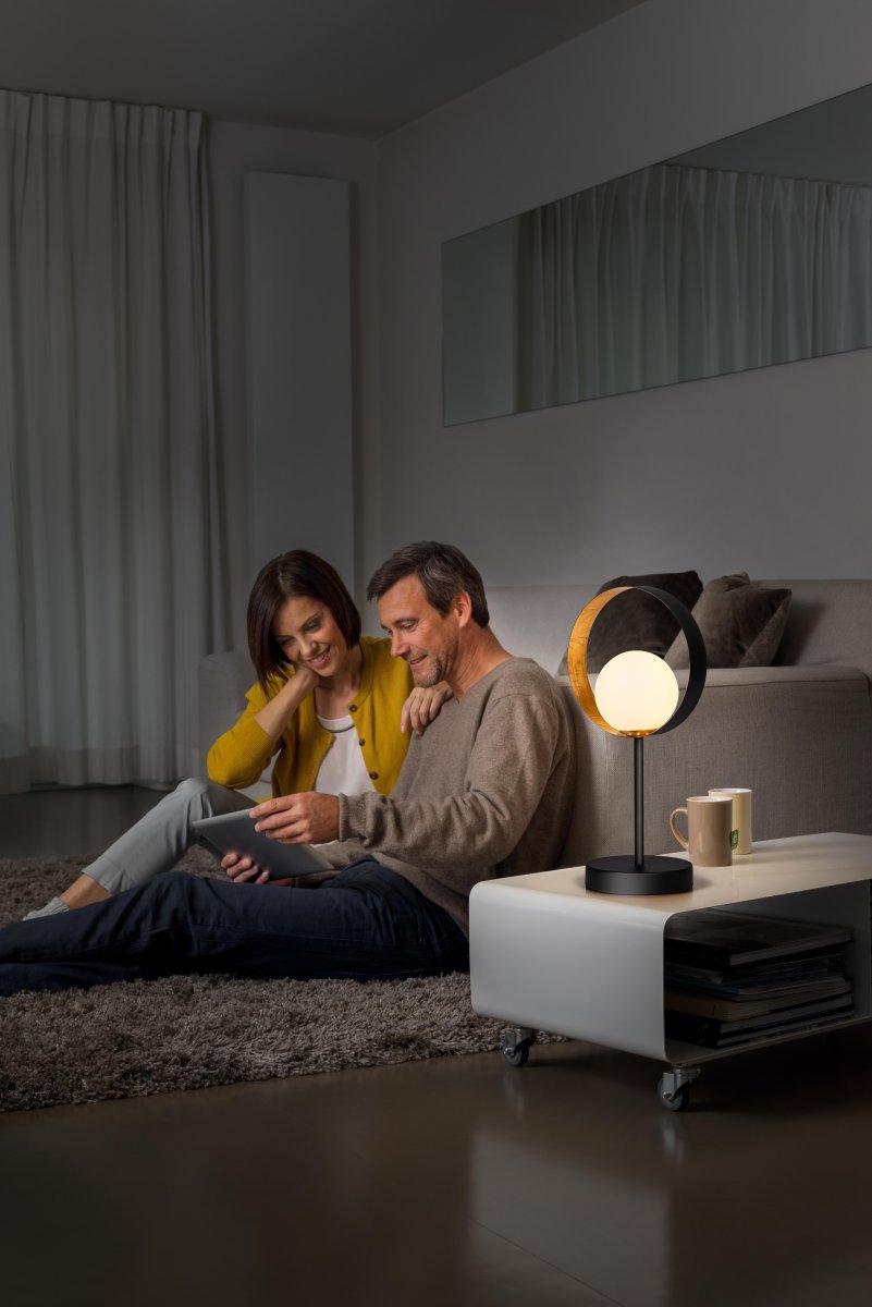 Memphis 36cm Svart bordlampe Fra Ledvance - Plasser for eksempel i stuen, p&aring; posen i gangen eller i karnappvinduet.