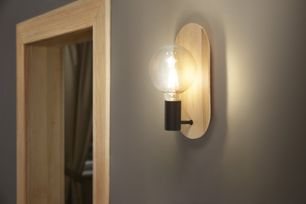 Wood 30cm Natur vegglampe Fra Ledvance - Tre har en rustikk design med sin treveggplate.