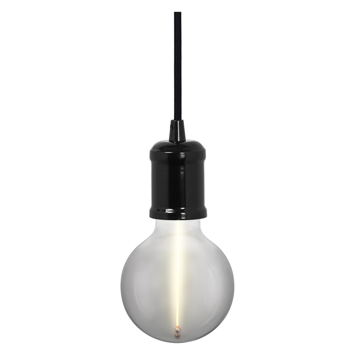 Bobbin Ø10 Svart Taklampe Fra Osram - Det simpla upph&auml;nget ger dig m&aring;nga m&ouml;jligheter, du kan f&ouml;rslagsvis placera flera i grupp eller i rad &ouml;ver matbordet eller i vardagsrummet.