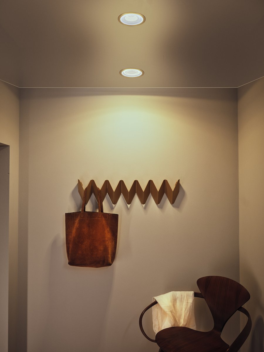 Decor Filament Echo 7W Aluminium Fra - I det f&oslash;rste laget lyser den mindre sirkelen i midten, i det andre laget lyser den ytre sirkelen, og i det tredje laget lyser de begge samtidig.
