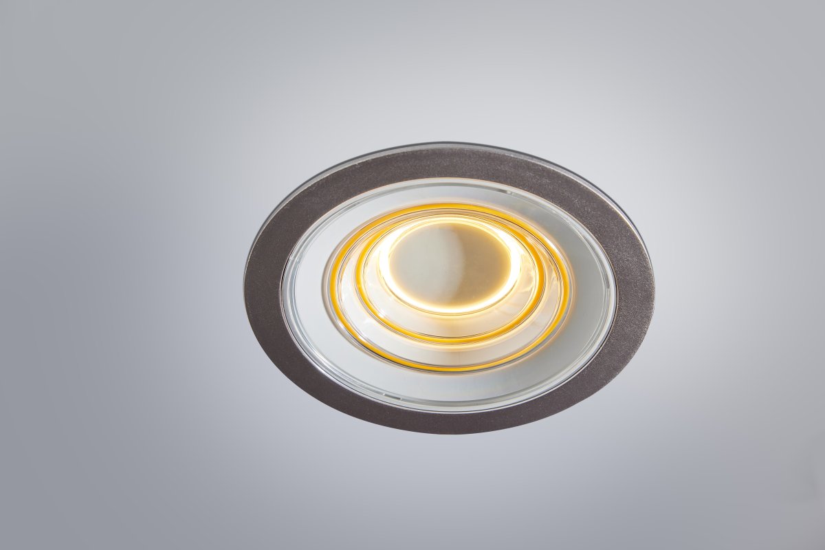 Decor Filament Ripple 9W Aluminium Fra Ledvance - I det f&oslash;rste laget lyser den lille sirkelen i midten, i det andre laget lyser den andre sirkelen, i det tredje laget lyser den tredje ytterste sirkelen, og i det fjerde laget lyser alle tre samtidig.