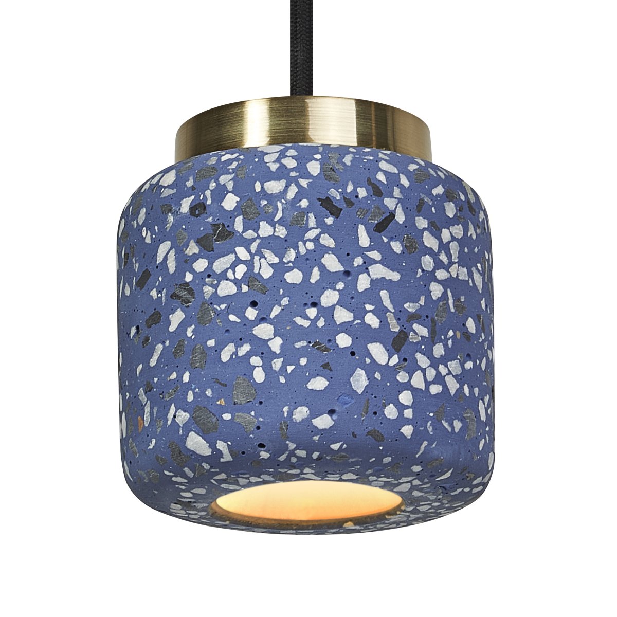 Terrazzo Ball Ø10 Blå Taklampe Fra Osram - Detaljerna i m&auml;ssing bidrar med en elegans till rummet.