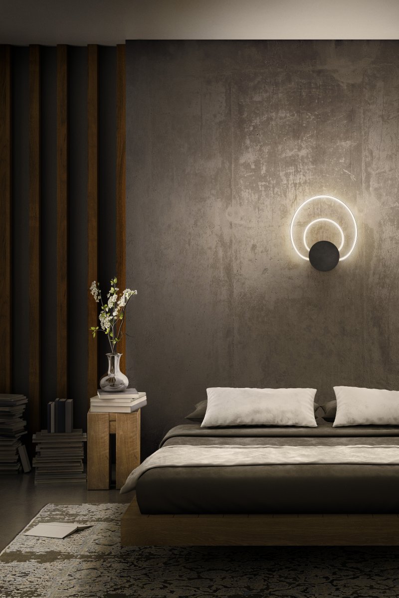 Helios 40cm Svart vegglampe Fra Ledvance - Lampan har tv&aring; olika belysningspunkter med integrerad LED, ett indirekt ljus bakom v&auml;ggplattan och cirkelarna.