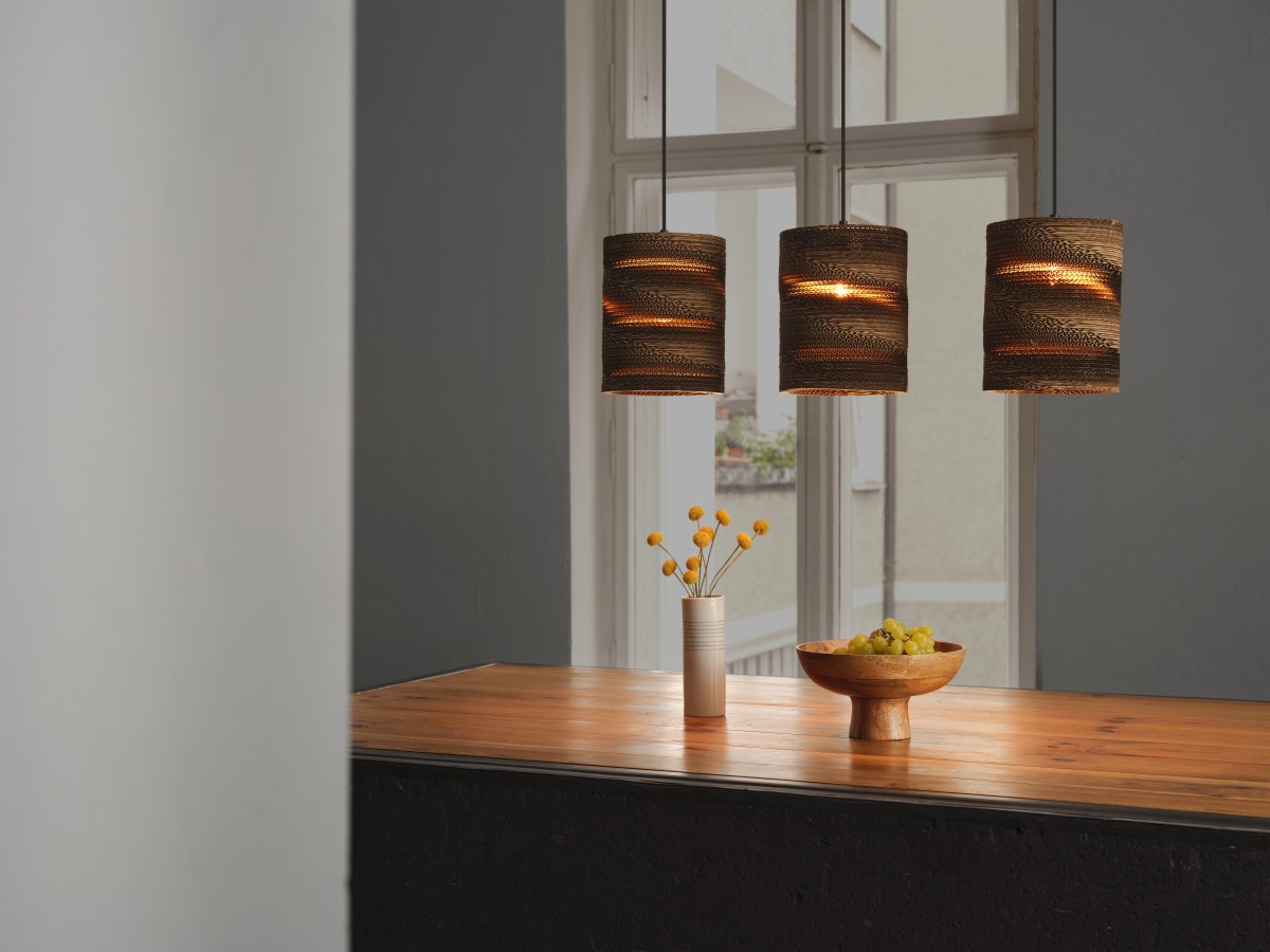 Cardboard Cylinder 83cm Brun Taklampe Fra Ledvance - Cardboard er et enkelt anheng med bærekraftig design.