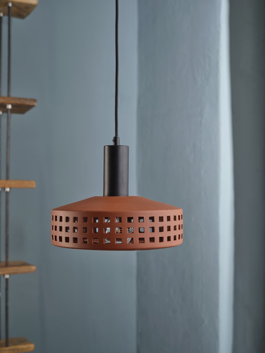 Clay Windows Ø26 Brun Taklampe Fra Osram - Clay Windows har en rustik design med sin sk&auml;rm gjord av lera i en r&ouml;dbrun f&auml;rg.