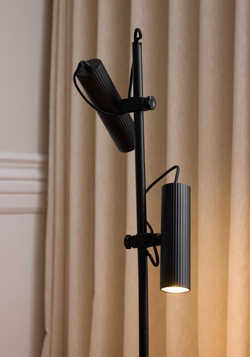 Drums Svart gulvlampe Fra Ledvance - Drums er en moderne gulvlampe med minimalistisk design.
