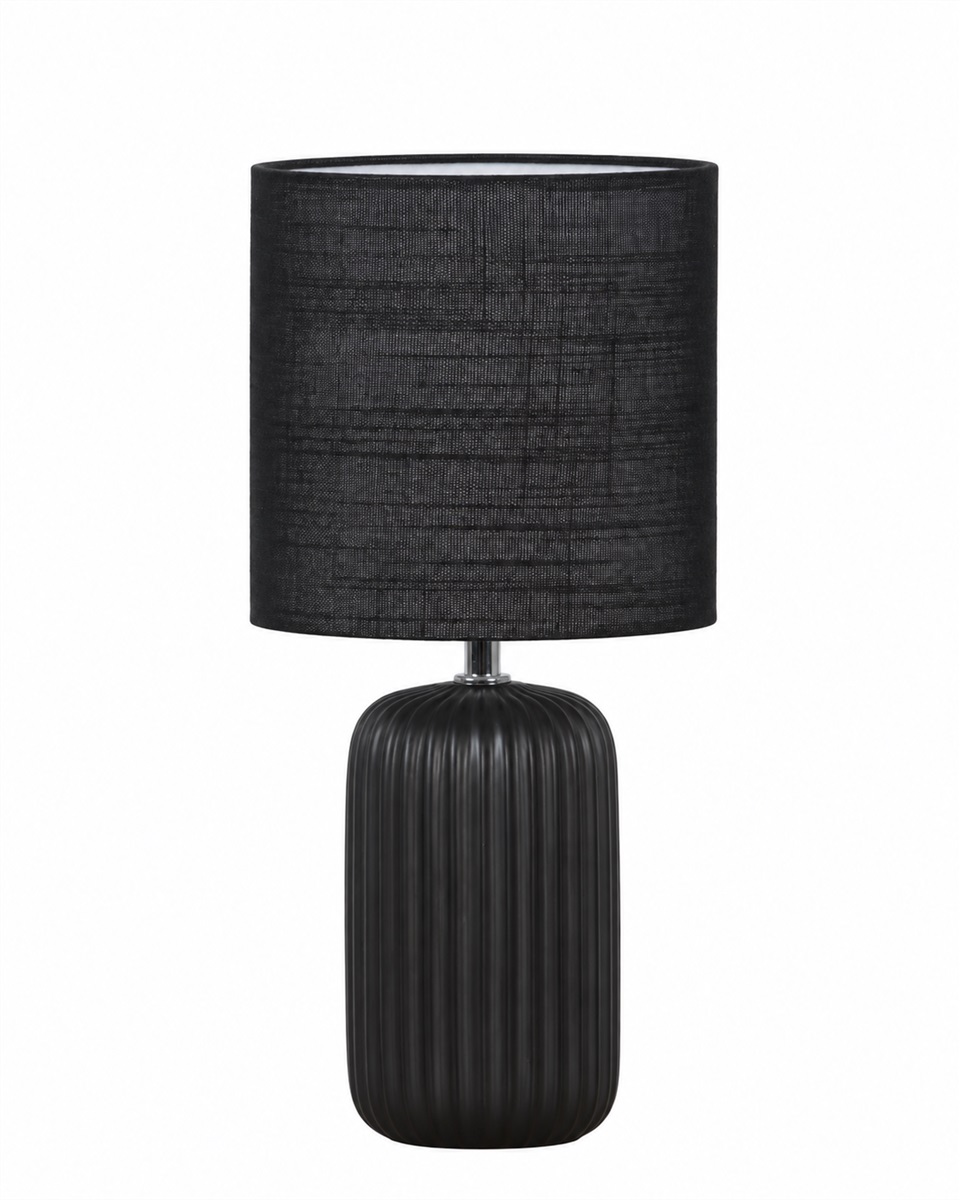 Palizzo 33cm Svart bordlampe Fra Nordic Lighting - Palizzo bordlampe i svart har en stilig keramisk base med elegante riller og en matchende linskjerm.