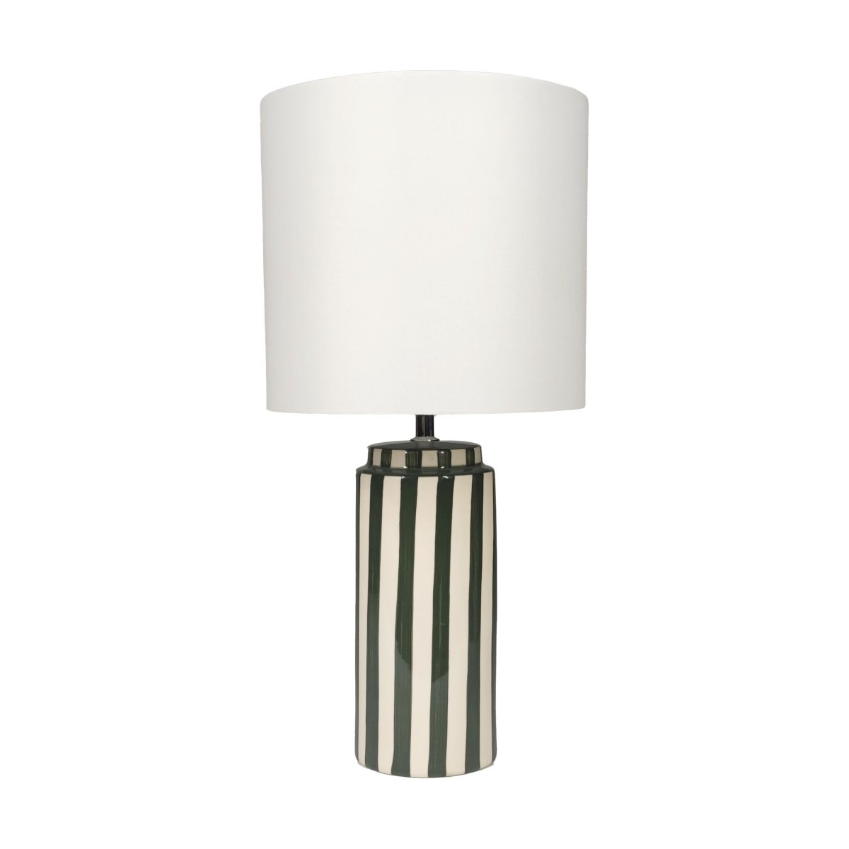 Faro 50cm Grønn/hvit bordlampe Fra Nordic Lighting - Lampefoten er laget av keramikk med en kremhvit base og gr&oslash;nne striper som gir et livlig, men balansert inntrykk.