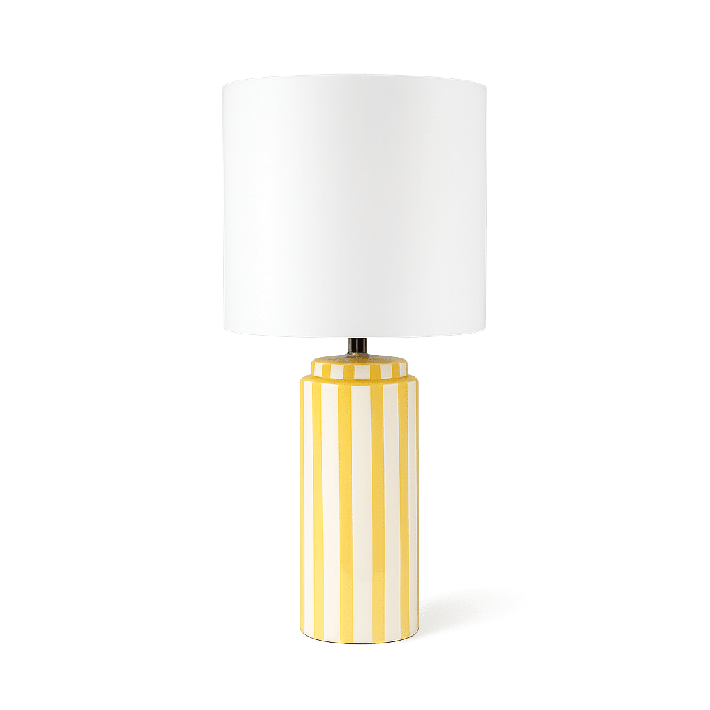 Faro 50cm Gul/hvit bordlampe Fra Nordic Lighting - Lampefoten er laget av keramikk med en kremhvit base og gule striper som gir et livlig, men balansert inntrykk.