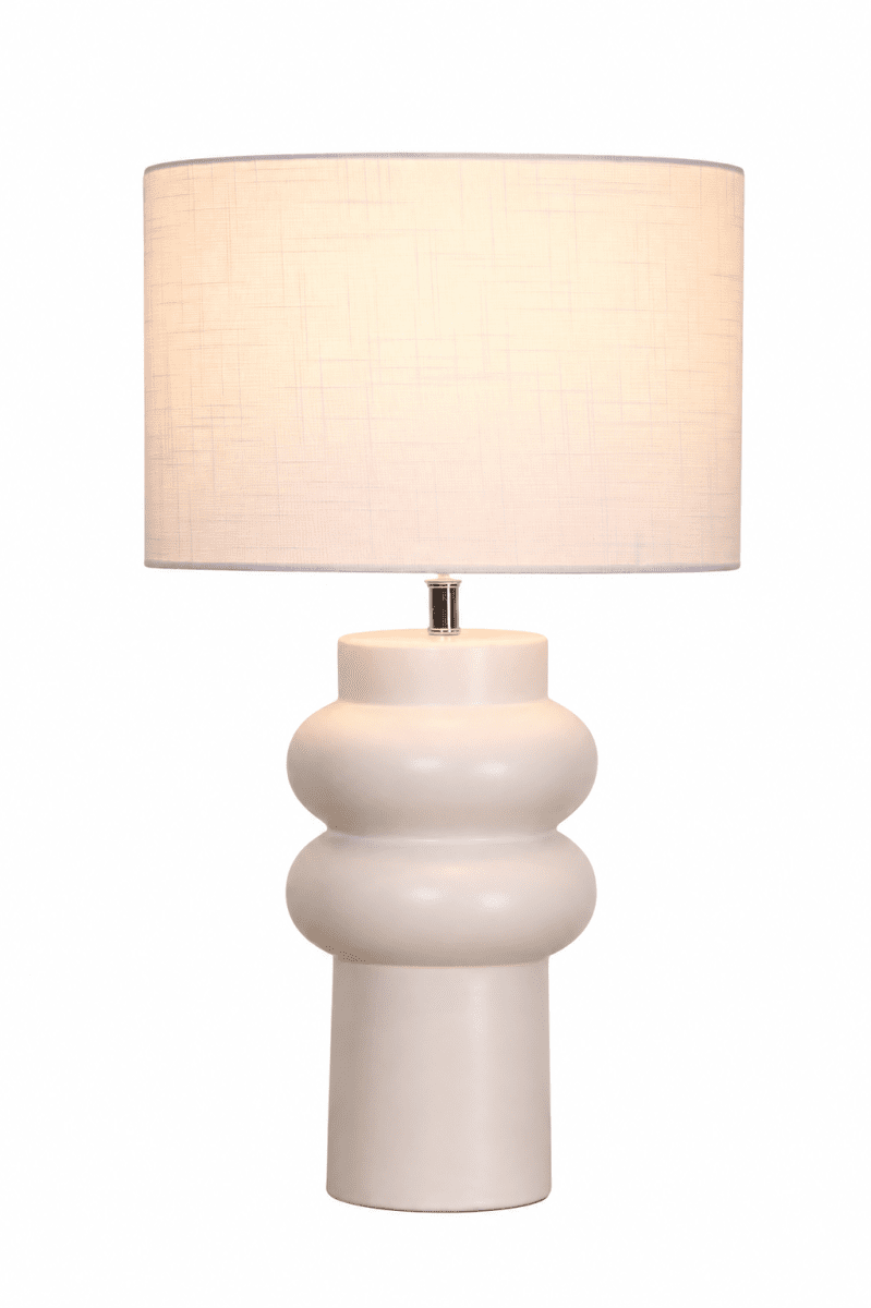 Anelli 56cm Hvit bordlampe Fra Nordic Lighting - Perfekt for &aring; skape en varm og innbydende atmosf&aelig;re i b&aring;de stue og soverom.