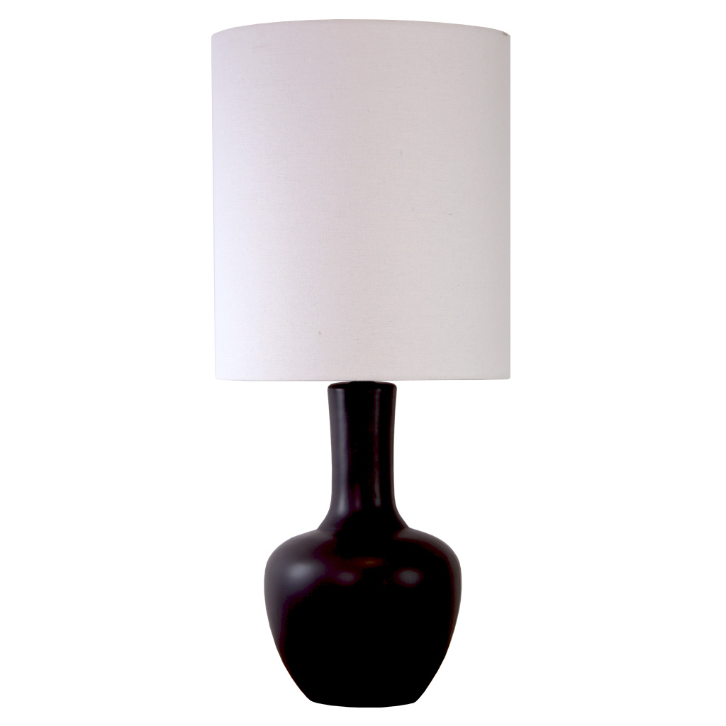 Boda 78cm Svart bordlampe Fra Nordic Lighting - Boda er en stilig bordlampe i keramikk med en glatt, svart lampefot som gir et mykt og harmonisk uttrykk.
