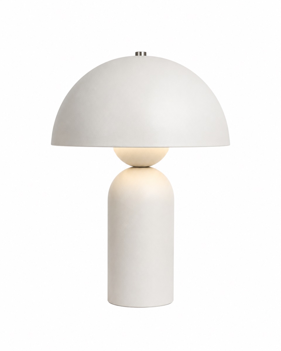 Capello 35cm Hvit bordlampe Fra Nordic Lighting - Den dekorative kromdetaljen p&aring; toppen gir et elegant l&oslash;ft og gj&oslash;r lampen til et vakkert innslag i b&aring;de soverom, stuer og ganger.