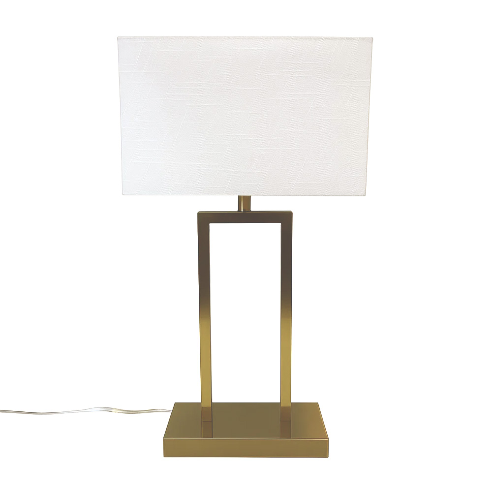 Gemma 52cm Messing bordlampe Fra Nordic Lighting - En elegant bordlampe i metall med en stilig messingfinish som gir et varmt og eksklusivt inntrykk.
