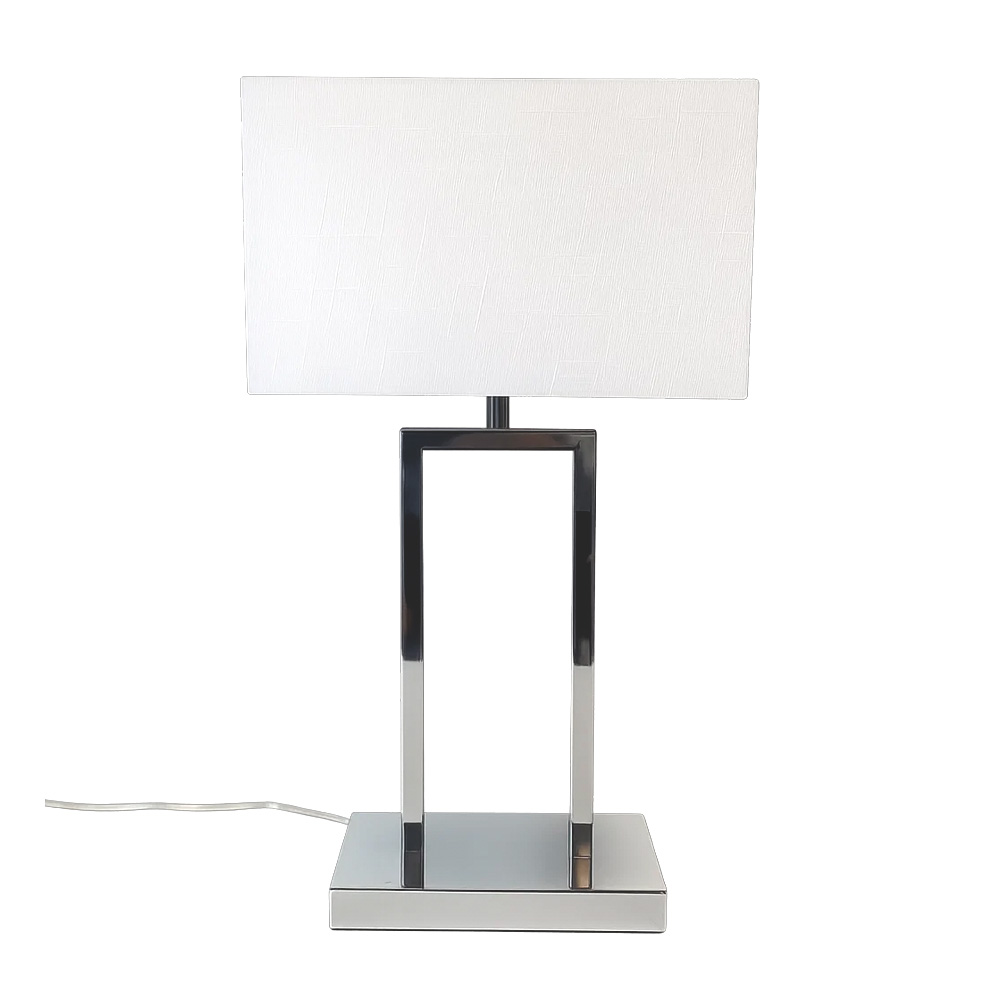 Gemma 52cm Krom bordlampe Fra Nordic Lighting - En elegant bordlampe i metall med en stilig kromfinish som gir et eksklusivt inntrykk.