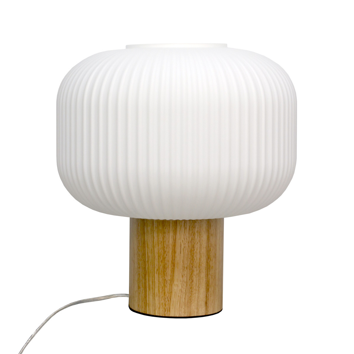 Ekerum 34cm Hvit bordlampe Fra Nordic Lighting - Lampefoten i tre gir et varmt og solid uttrykk, mens den hvite, riflede glassskjermen skaper et behagelig og mykt lys.