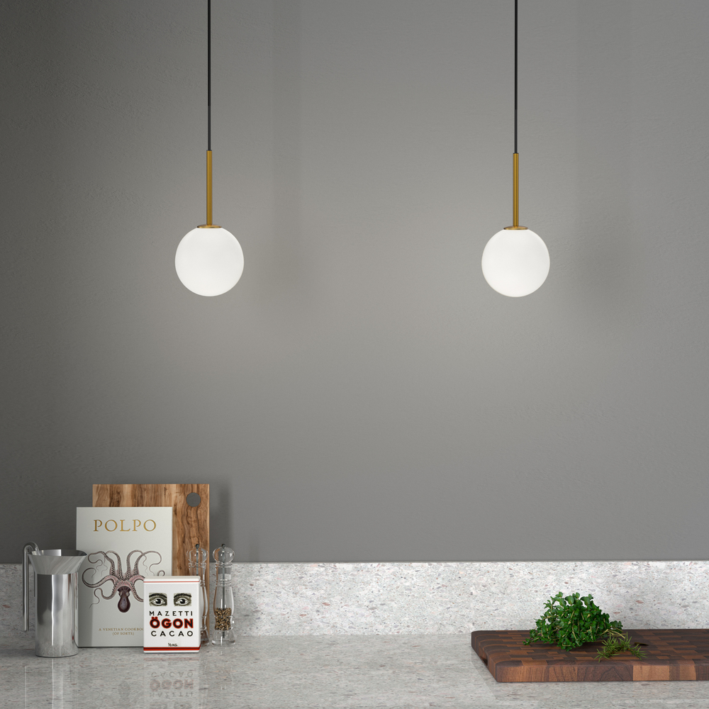 Ballon Ø14 Messing/gull Taklampe Fra Herstal - Placera Ballon pendel i ditt vardagsrum som ett kluster eller k&ouml;k f&ouml;r att ge ditt hem en trendig, ungdomlig atmosf&auml;r och en str&aring;lande personlighet eller varf&ouml;r inte &ouml;ver nattduksbordet!