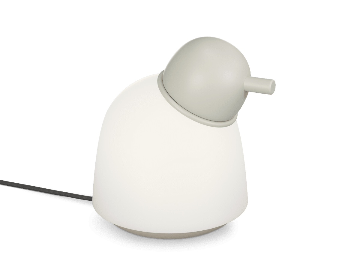 Bird 22cm Sand bordlampe Fra Belid - Hver lampe er håndlaget i Varberg og kombinerer Belids arv med moderne design på en harmonisk måte.