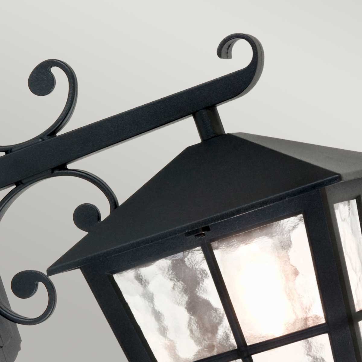 Canterbury Svart utendørslampe Fra Elstead Lighting - Canterbury vegglampe er en del av en serie mellomstore lamper med en typisk britisk stil, med vindusrammer og elegante kurver.