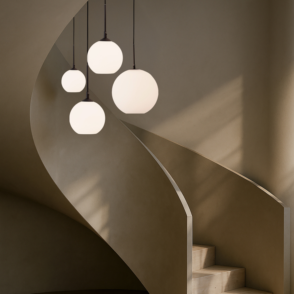 Capo Ø30 Hvit Taklampe Fra Belid - Capo anheng er et klassisk klodeformet anheng med et vakkert opalfarget glass og fine detaljer i metall.
