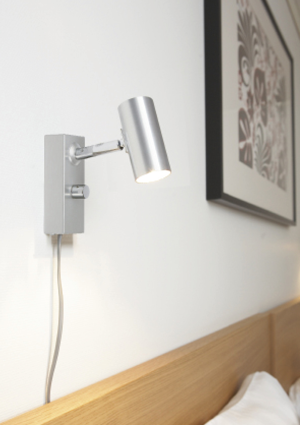 Cato Aluminium leselampe Fra Belid - Laget av metall av h&oslash;y kvalitet og utstyrt med en innebygd dimmer, gj&oslash;r den det enkelt &aring; justere b&aring;de lysstyrke og atmosf&aelig;re i rommet.