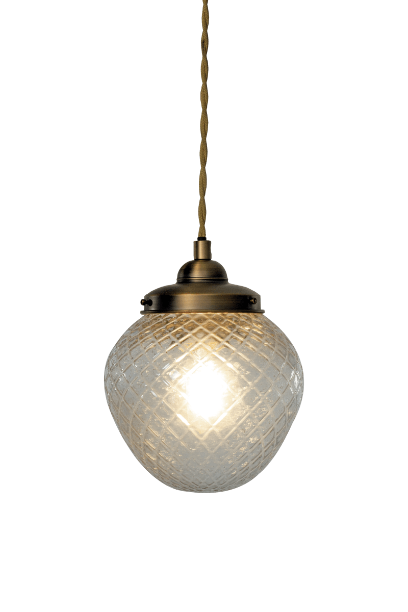 Gatsby Ø15 Antikk messing vinduslampe Fra Aneta Lighting - Gatsby er like dekorativ n&aring;r den er p&aring; som n&aring;r den er av, og er perfekt som stemningsbelysning i vinduet.