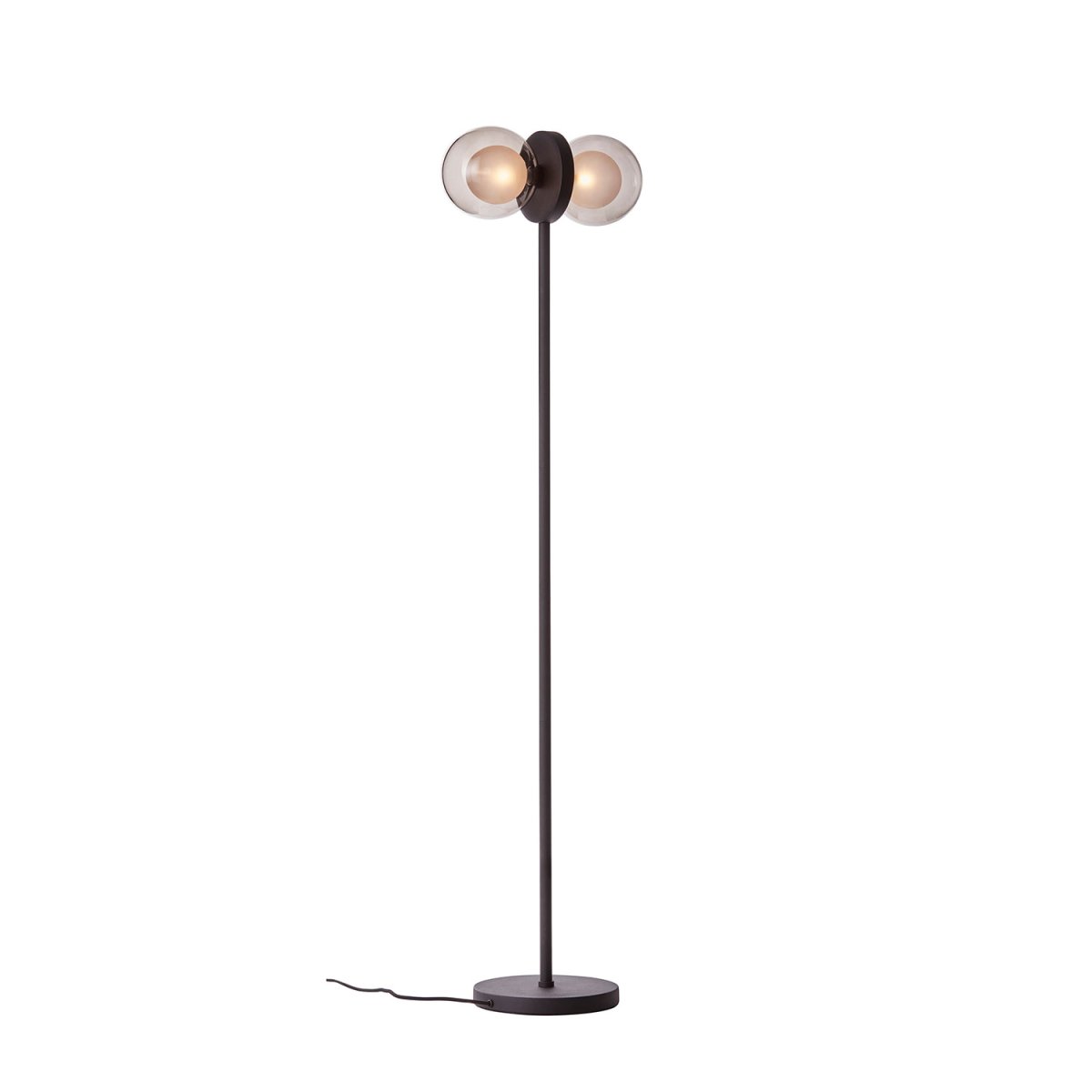 Discus Svart gulvlampe Fra CO Bankeryd - De opalglasskuppelene er innkapslet i røkt glass som gir et varmt dekorativt lys i rommet.