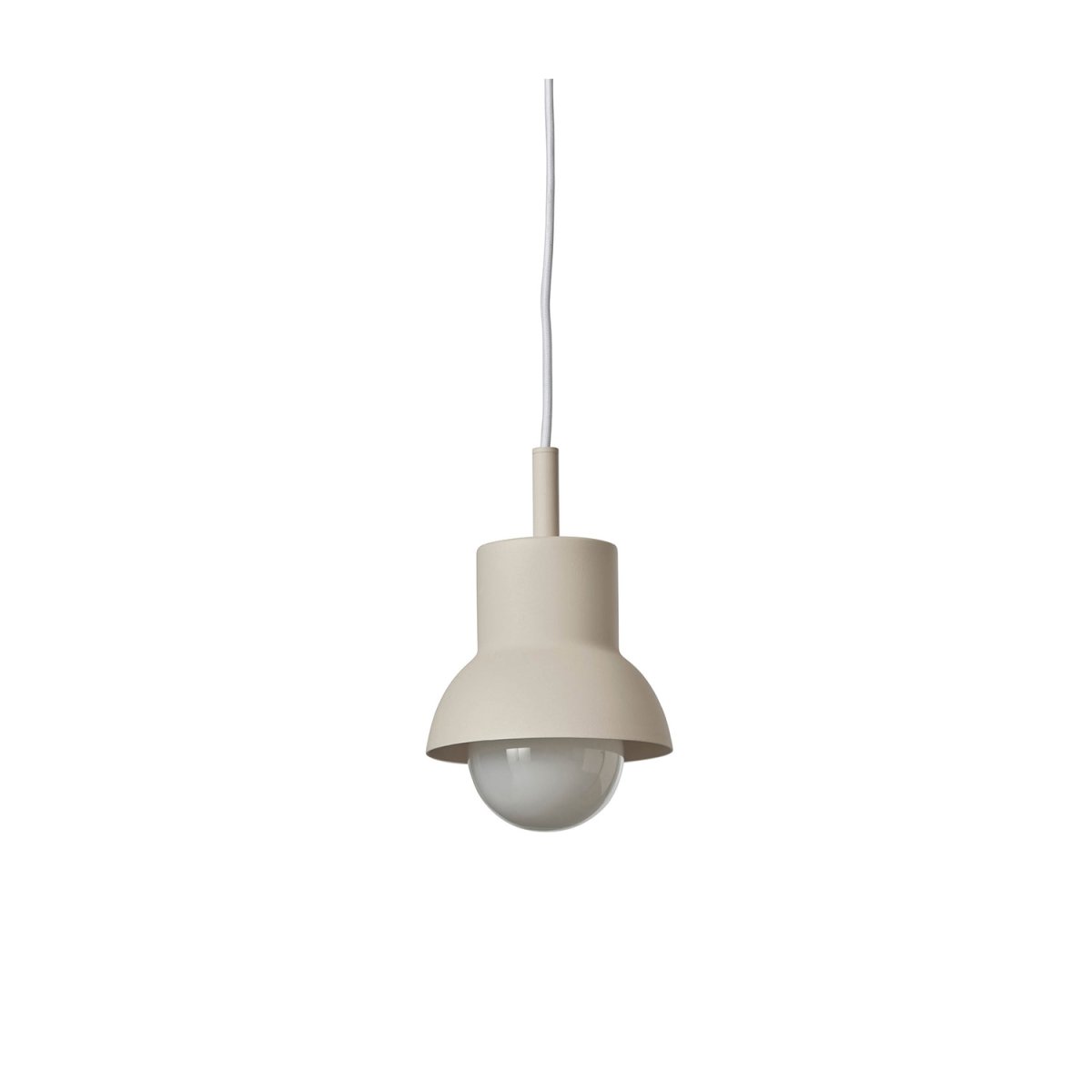 Down Ø15 Lys beige Taklampe Fra CO Bankeryd - Taklampen Down 15 har et ungdommelig og tidsriktig design som med sitt atmosfæriske lys passer perfekt over spisebordet.