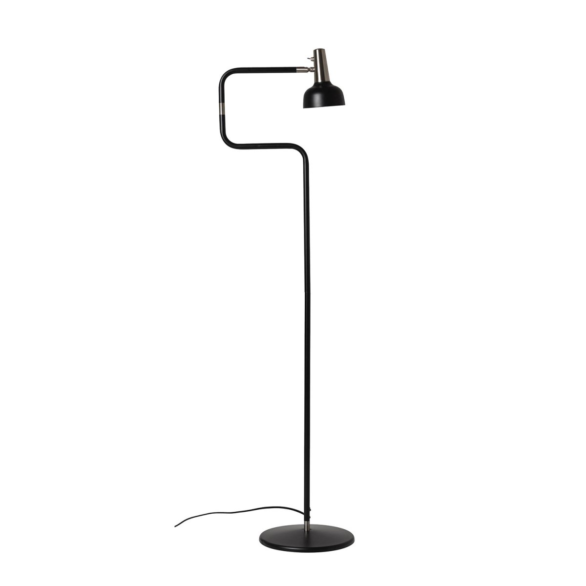 Ray Svart gulvlampe Fra CO Bankeryd - Ray gulvlampen har et moderne uttrykk og er ideell for en koselig lesestund.