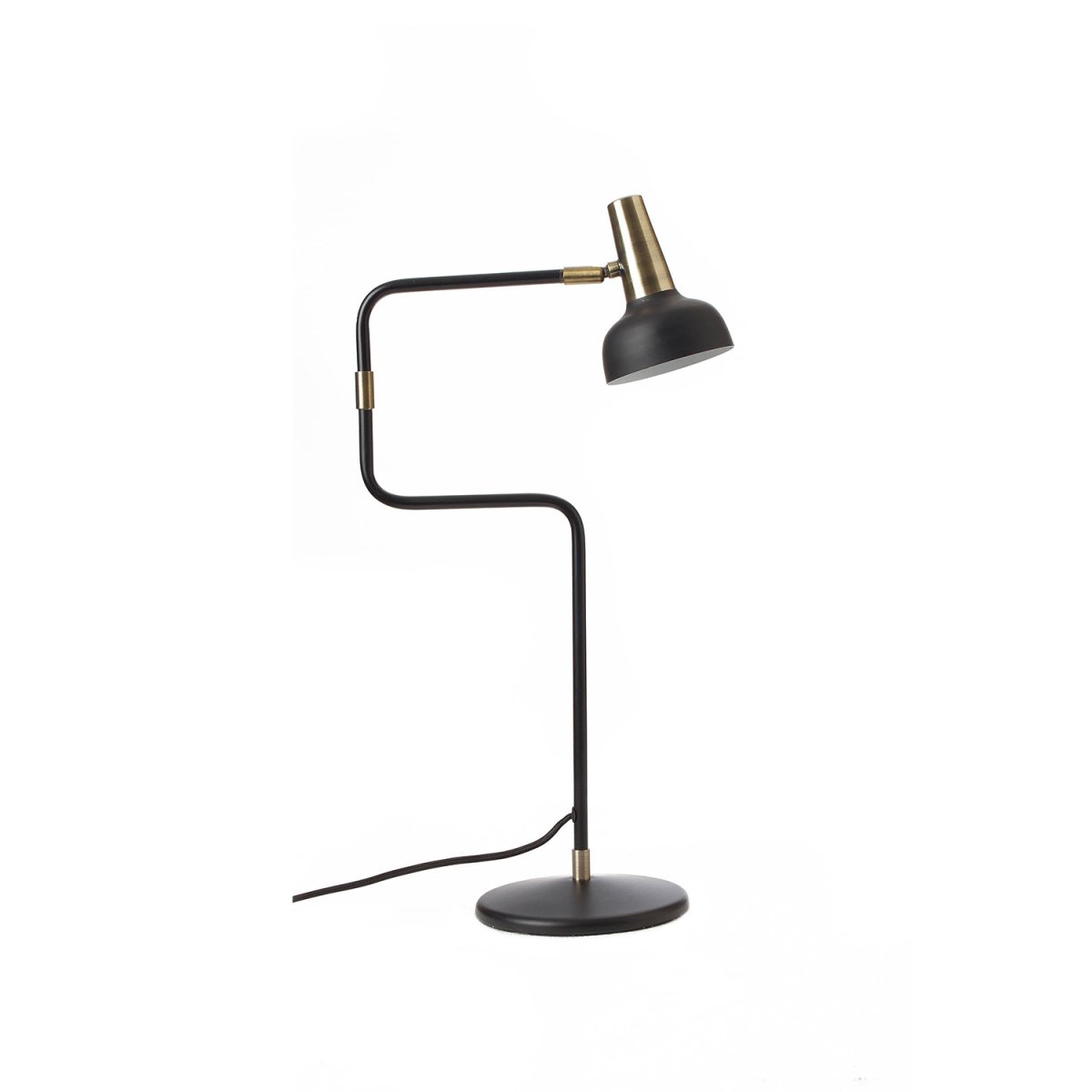 Ray 56cm Svart bordlampe Fra CO Bankeryd - Ray bordlampe er designet for å plasseres ved sofaen eller en favorittstol, ved sengen eller på et hjemmekontor Like funksjonell når; om kvelden for løsning er den skulpturell og skaper karakter for rommet om dagen.