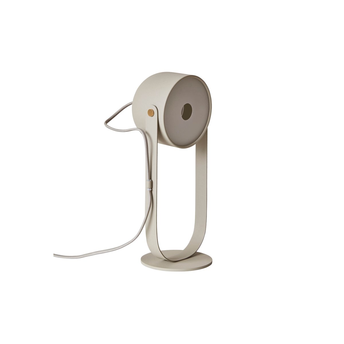 Svejk 36cm Beige bordlampe Fra CO Bankeryd - Svejk bordlampe har en myk glød og fungerer både som nattbordslampe og som en dekorativ interiørdetalj.