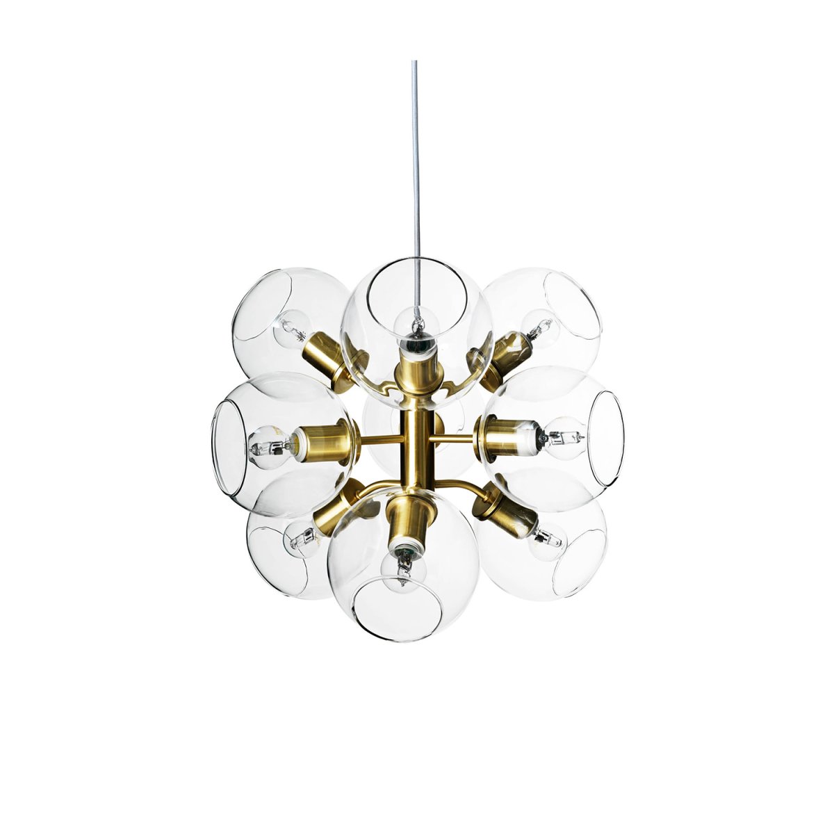 Tage 50 Ø45 Messing Taklampe Fra CO Bankeryd - Lampen egner seg til å henges høyere i stuetaket, i et soverom for et mykt allmennlys, eller over et spisebord hvor den tar over og blir et uttrykksfullt blikkfang.