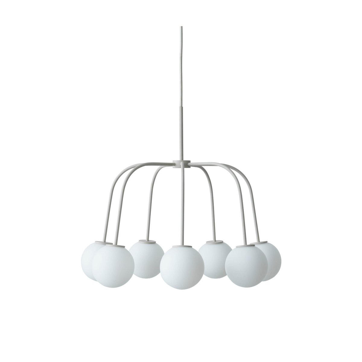 Waterfall Ø50 Beige Taklampe Fra CO Bankeryd - Waterfall er en stilig taklampe som med sine smale metallrør og runde opalglass skaper en uttrykksfull kontrast.