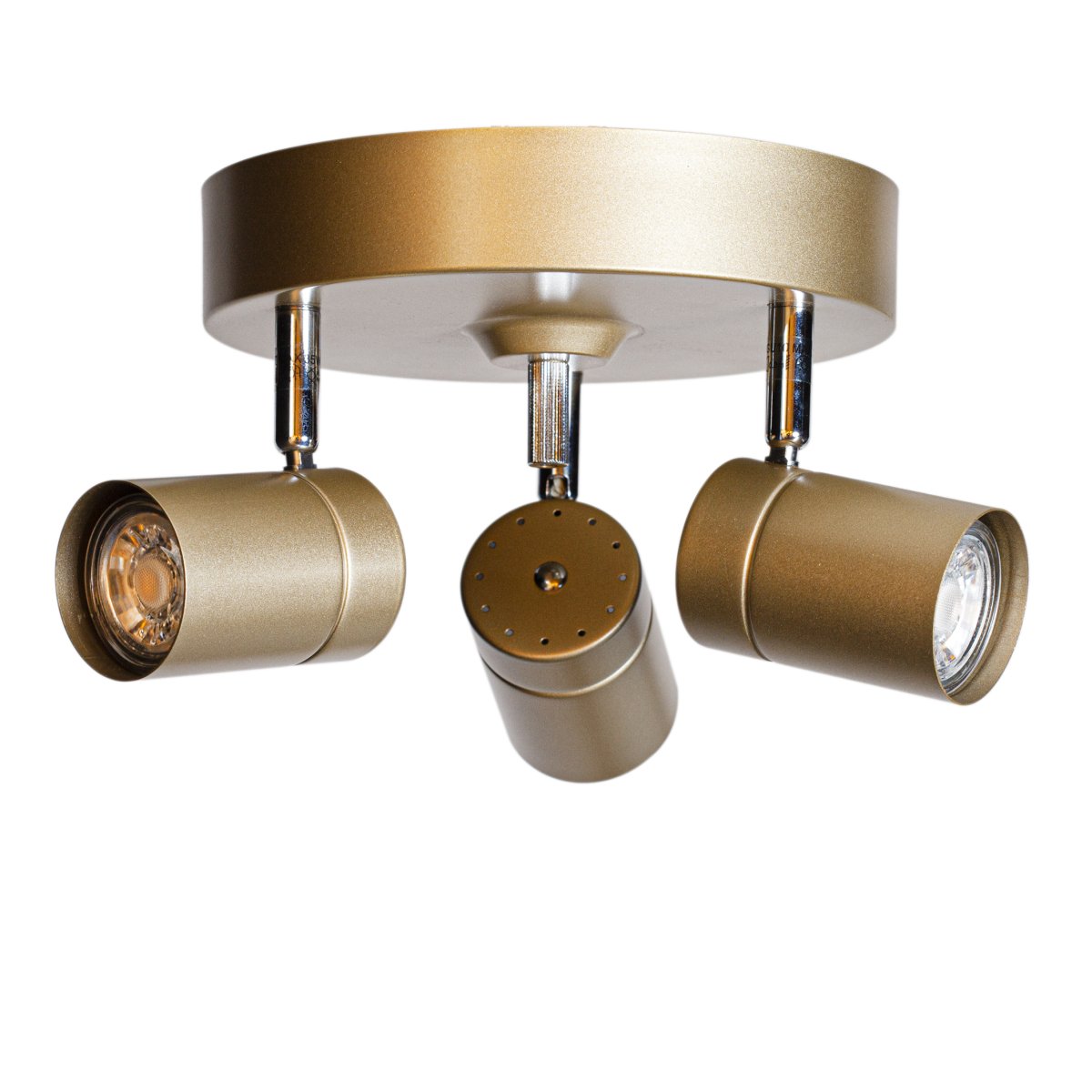 Correct 3 Gull spotlight Fra By Rydéns - Til Korrekt takspot 3-nivå trenger du tre lyskilder, vi anbefaler at du kjøper dimbare LED-lamper med GU10 sokkel for å kunne heve og senke lyset som du vil og få en ønsket oppnådd lyskvalitet.