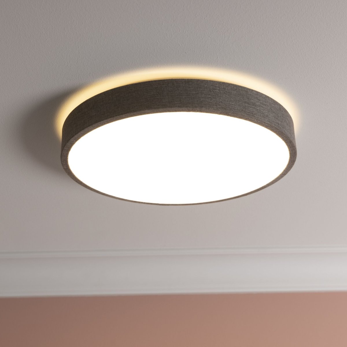Filiz Ø38 Grå plafond Fra Brilliant - Filiz er en stilig taklampe som kombinerer moderne design med smart funksjonalitet.