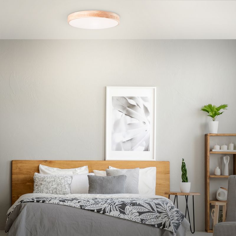 Slimline Ø50 Tre plafond Fra Brilliant - Med sitt enkle og naturlige design er den perfekt for de som setter pris på en minimalistisk estetikk, men likevel ønsker elementer av varme og natur.