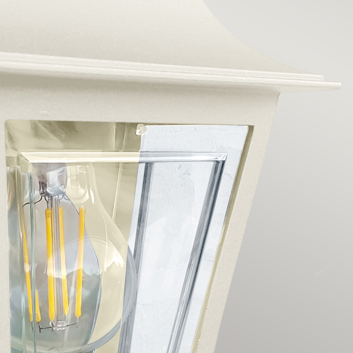 Deco Lane 32cm Beige utendørslampe Fra Elstead Lighting - Laget av anodisert aluminium og polykarbonat, tilbyr den en lett, men robust konstruksjon som er værbestandig og langvarig.