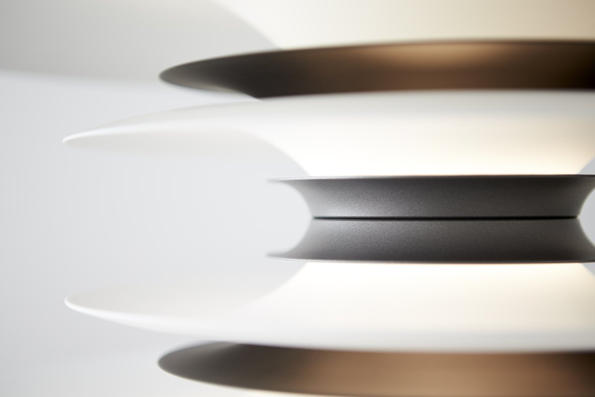 Diablo Ø50 Oksidgrå Taklampe Fra Belid - Diablo-pendelen er en del av den eksklusive Diablo-familien, designet av Joakim Fihn, og er ogs&aring; tilgjengelig som gulv-, bord- og vegglampe.